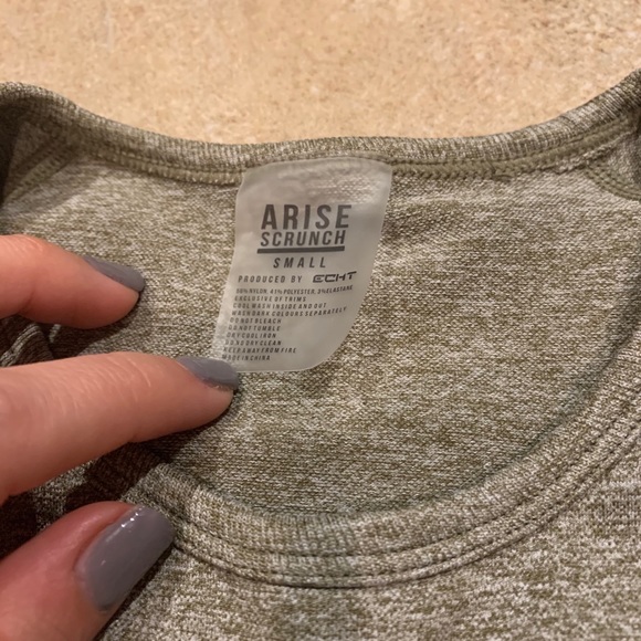 ECHT Arise Scrunch Khaki crop long sleeve - Picture 2 of 3
